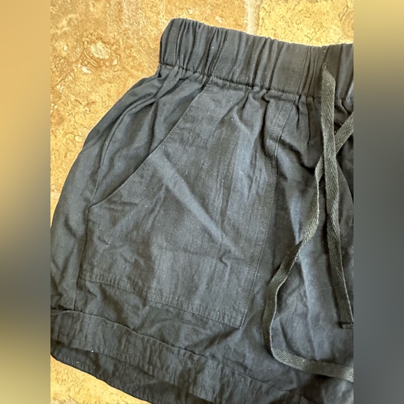 EUC Linen Style Drawstring Shorts - Picture 2 of 4